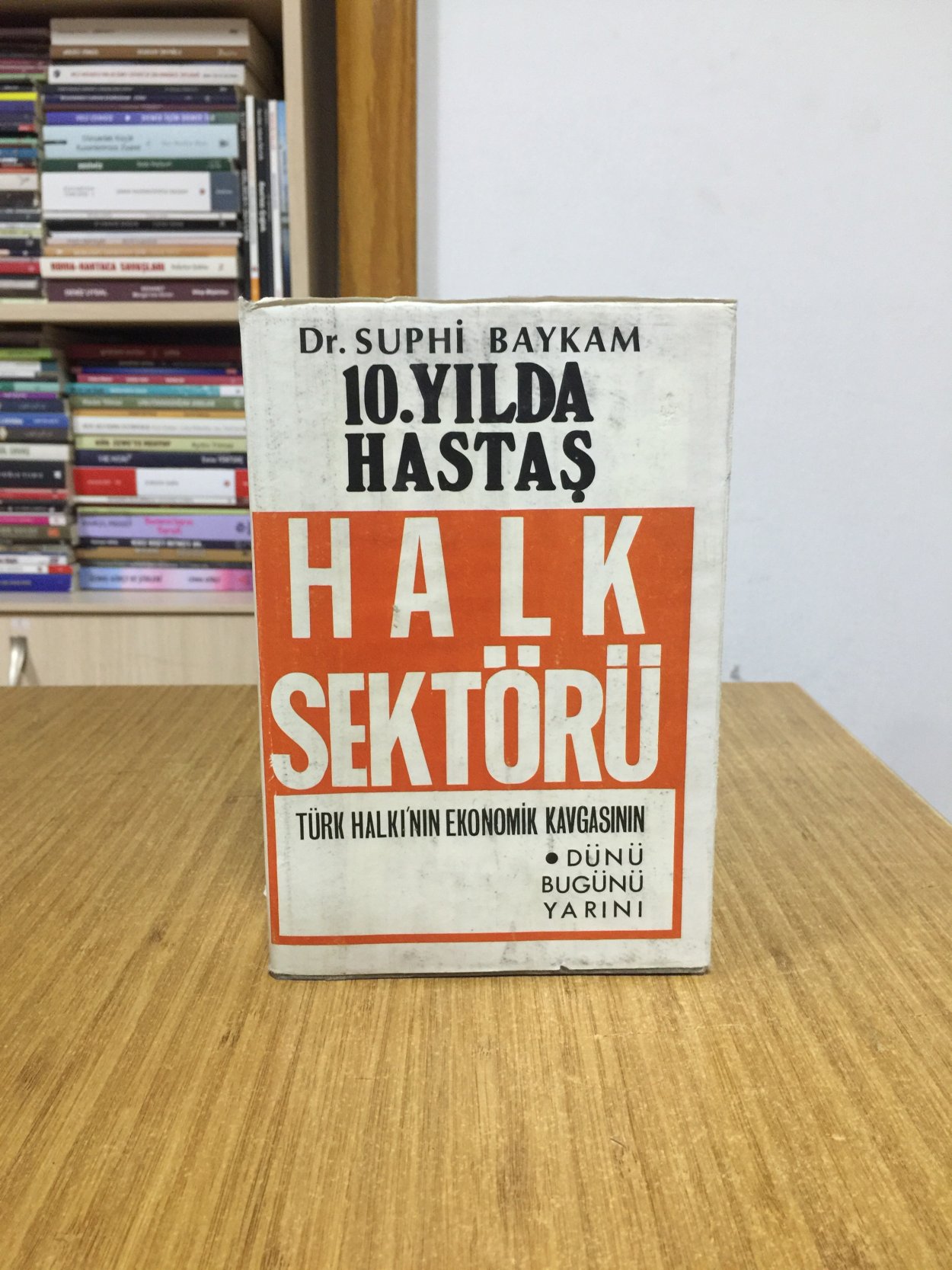 10. YILDA HASTAŞ HALK SEKTÖRÜ Türk Halkının Ekonomik Kavgasının Dünü Bugünü Yarını (Ciltli, Şömizli)