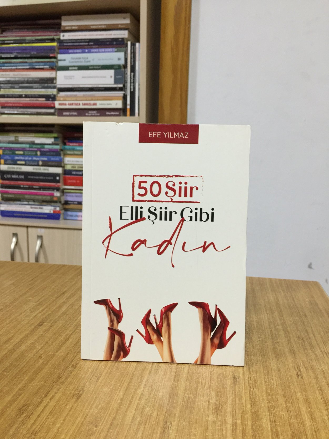 50 Şiir Elli Şiir Gibi Kadın - Efe Yılmaz