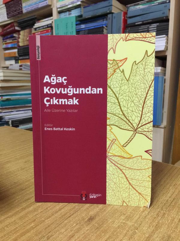 Ağaç Kovuğundan Çıkmak Aile Üzerine Yazılar - Editör: Enes Battal Keskin