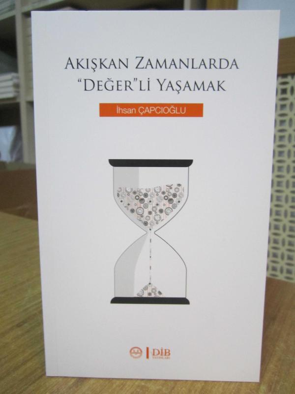 Akışkan Zamanlarda Değerli Yaşamak - İhsan Çapcıoğlu [2.Baskı]