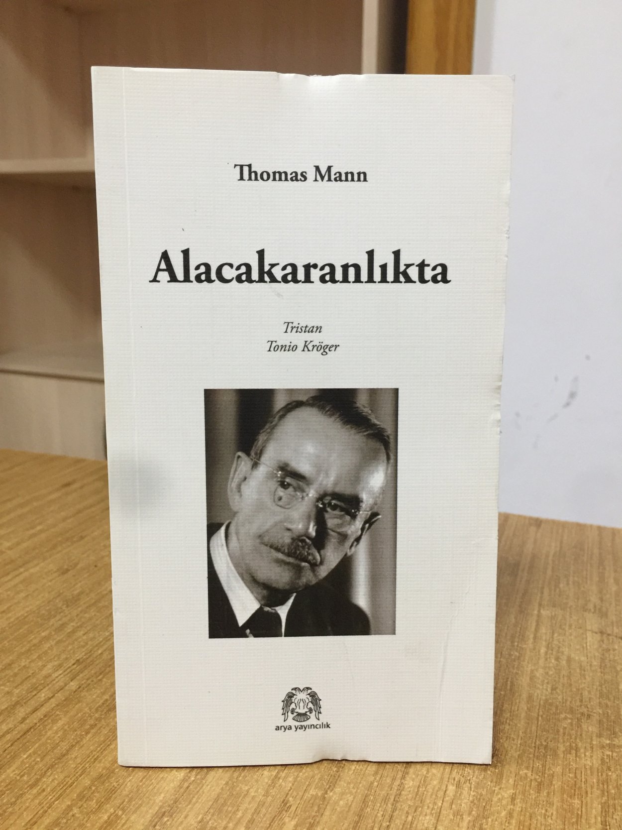 Alacakaranlıkta : (Tristan ve Tonio Kröger) / Thomas Mann