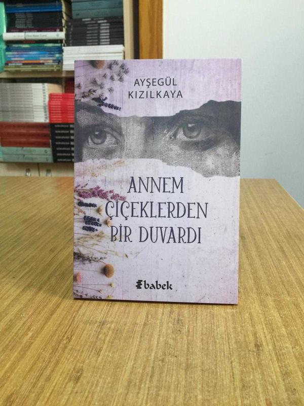 Annem Çiçeklerden Bir Duvardı - Ayşegül Kızılkaya