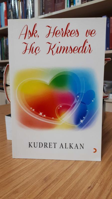 Aşk, Herkes ve Hiç Kimsedir