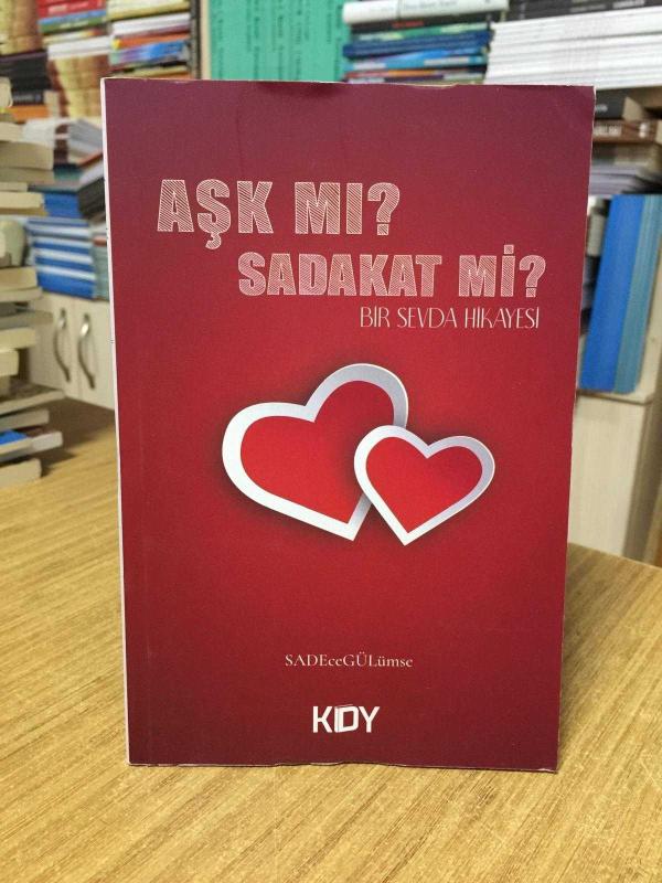 Aşk Mı? Sadakat Mi? - Sadece Gülümse