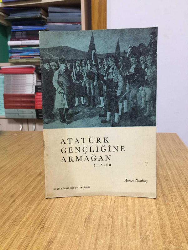 Atatürk Gençliğine Armağan Şiirler - Ahmet Demiray