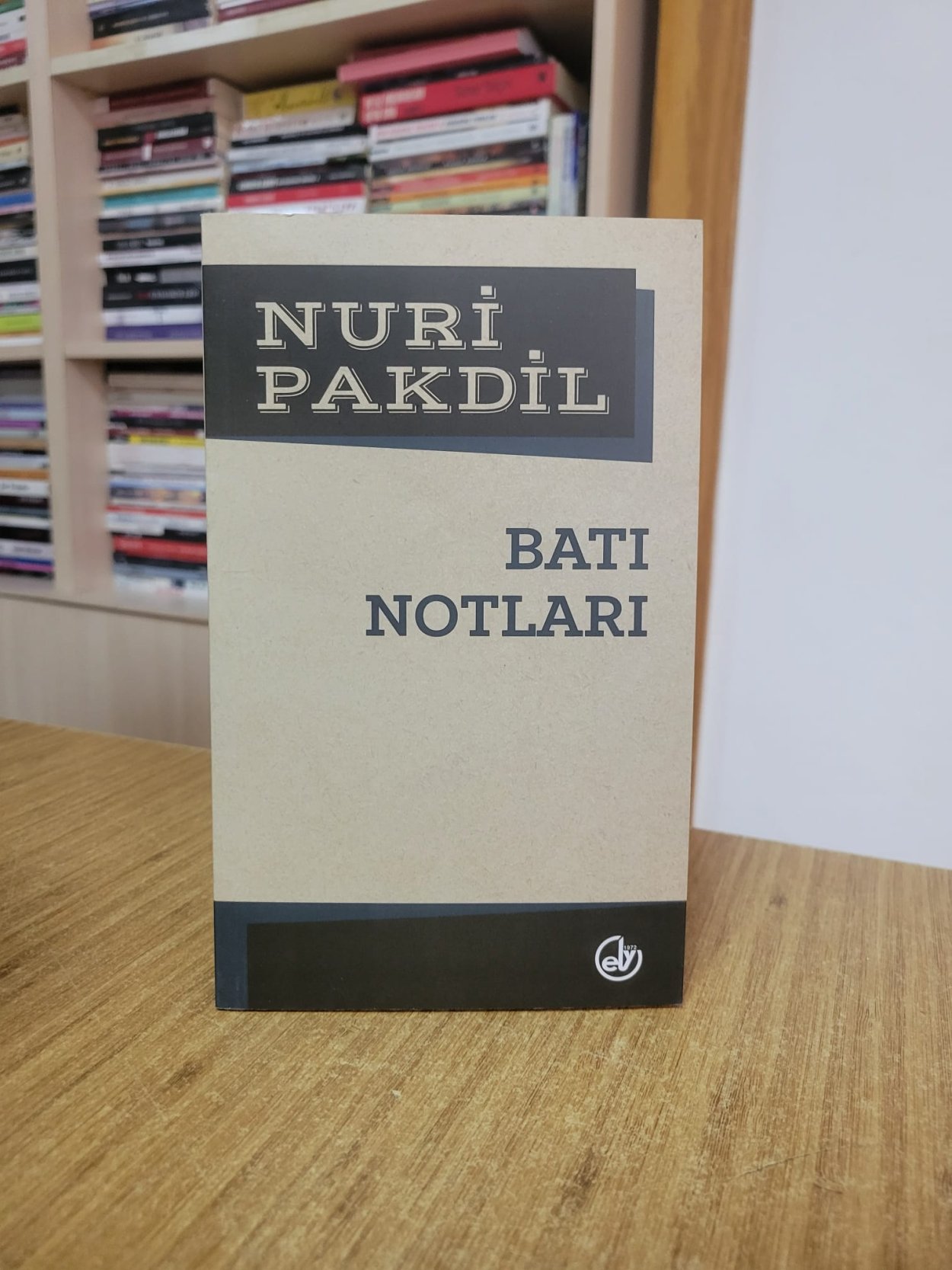 Batı Notları - Nuri Pakdil