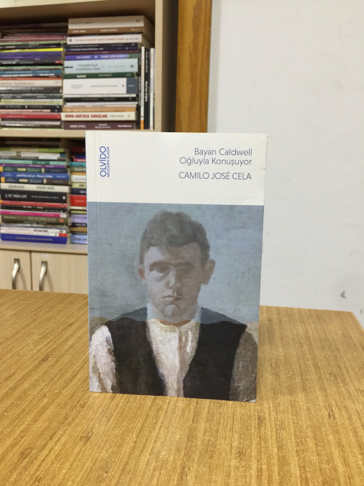 Bayan Caldwell Oğluyla Konuşuyor - Camilo Jose Cela