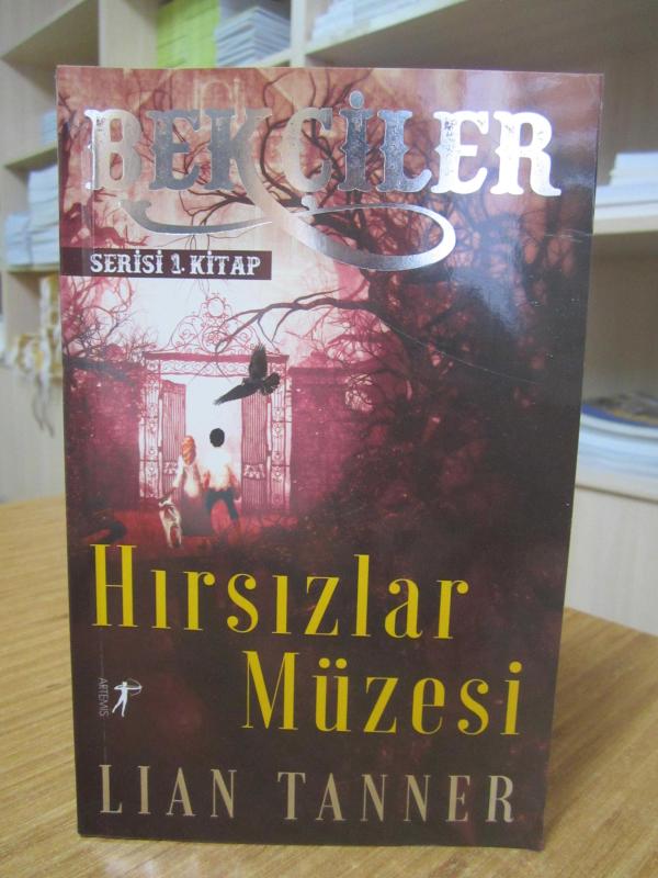 Bekçiler Serisi 1.Kitap Hırsızlar Müzesi - Lian Tanner ( Özgün Adı: The Keepers 1: Museum of Thieves )