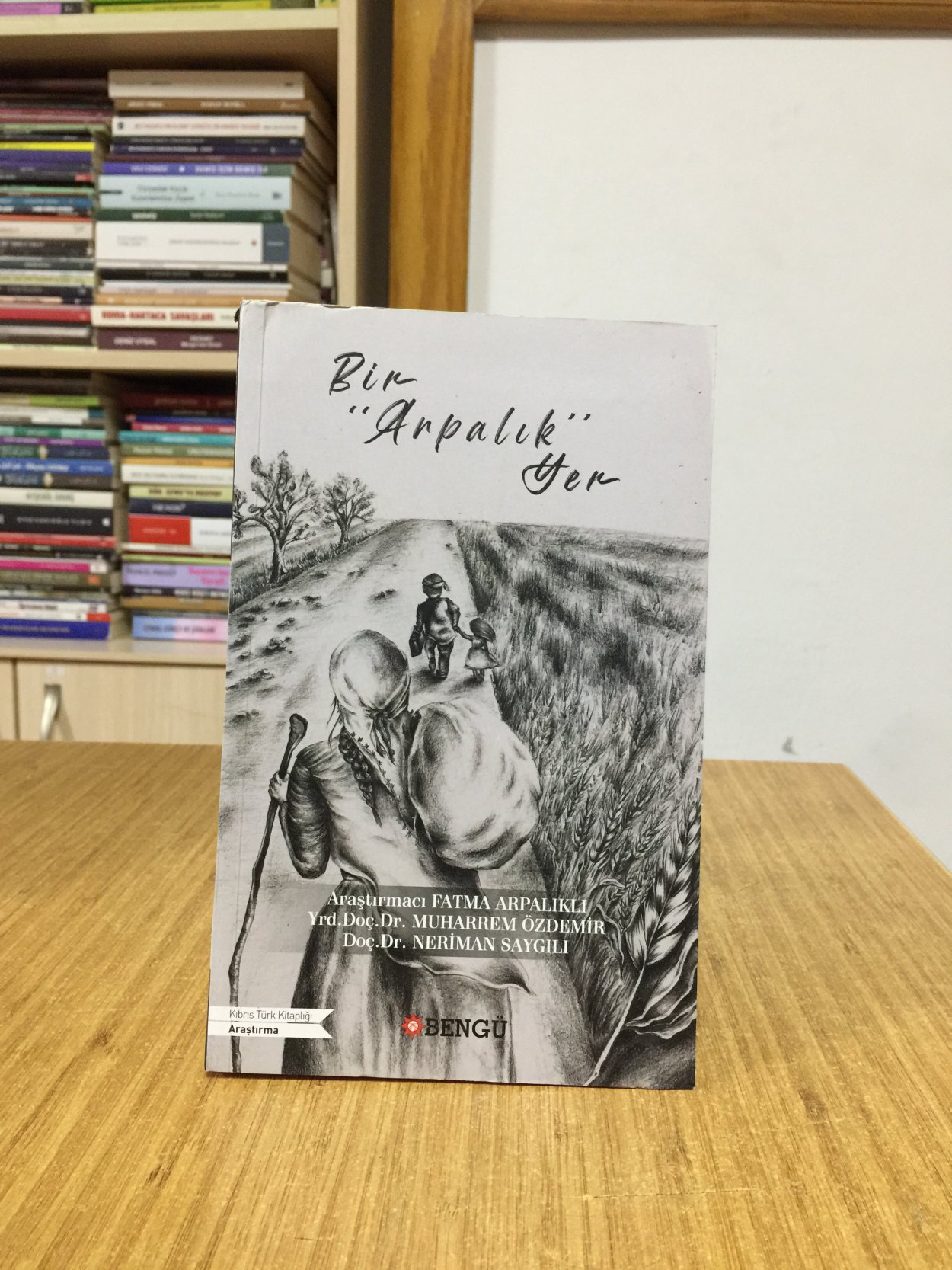 Bir Arpalık Yer - Fatma Arpalıklı & Muharrem Özdemir & Neriman Saygılı