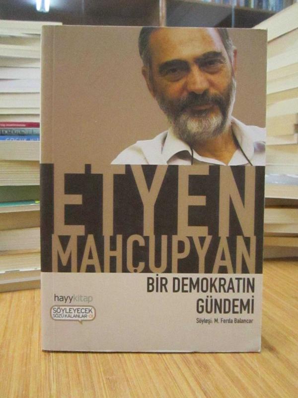 Bir Demokratın Gündemi