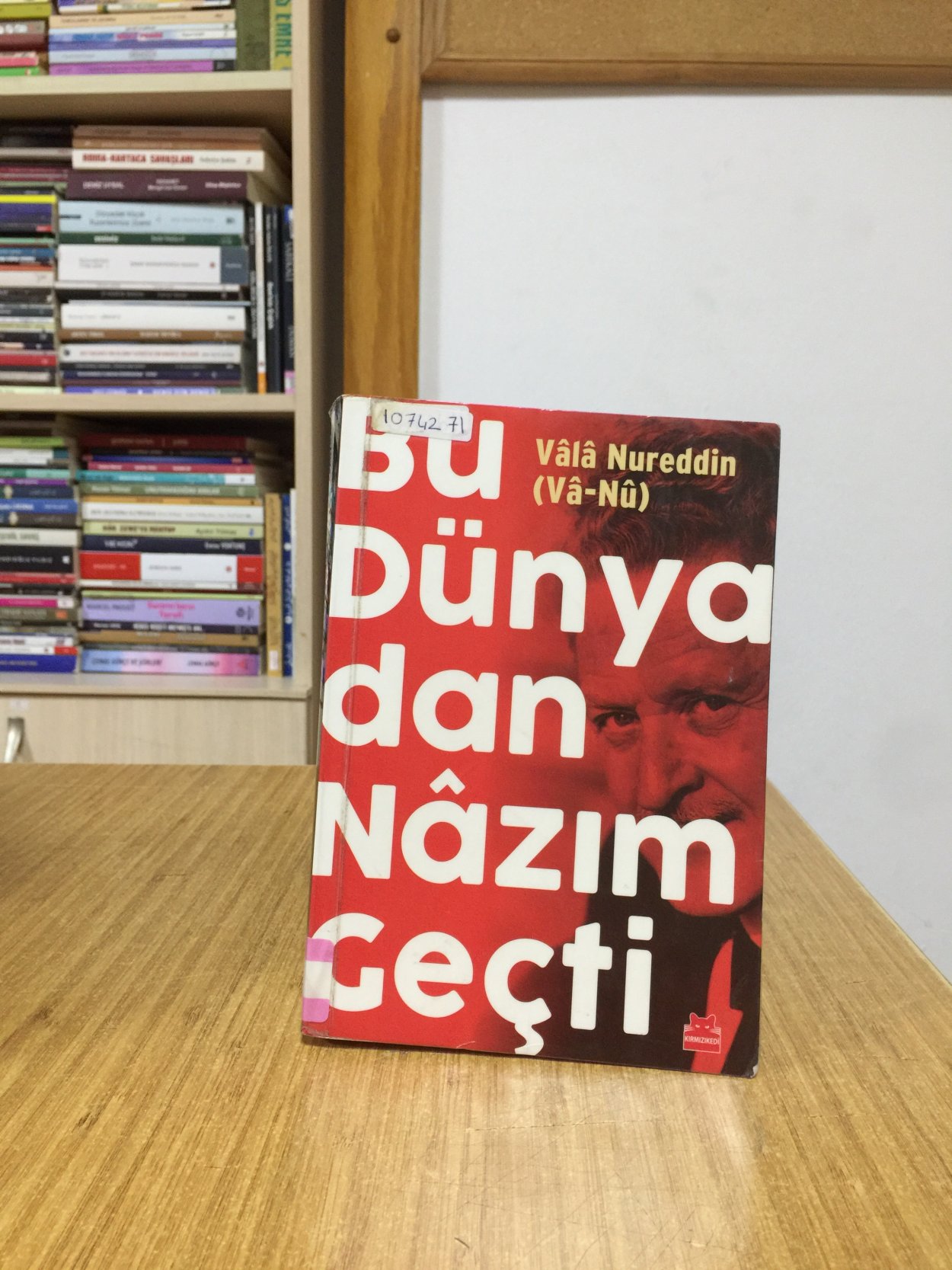 Bu Dünyadan Nazım Geçti - Vala Nureddin