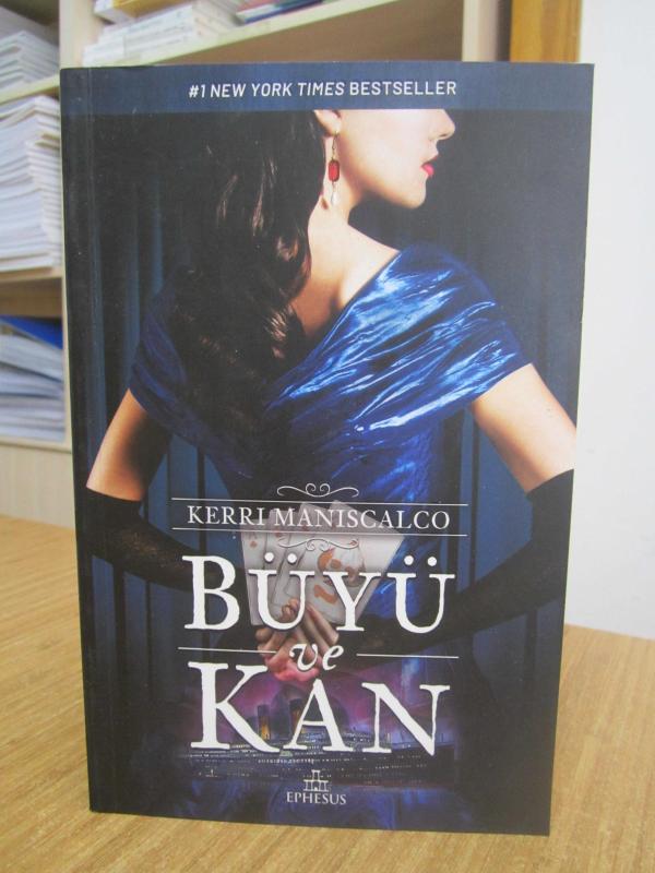 Büyü ve Kan - Kerri Maniscalco ( Özgün Adı: Escaping From Houdini ) [Karton Kapak]