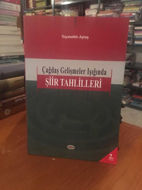Çağdaş Gelişmeler Işığında Şiir Tahlilleri - Gıyasettin Aytaş (2008)