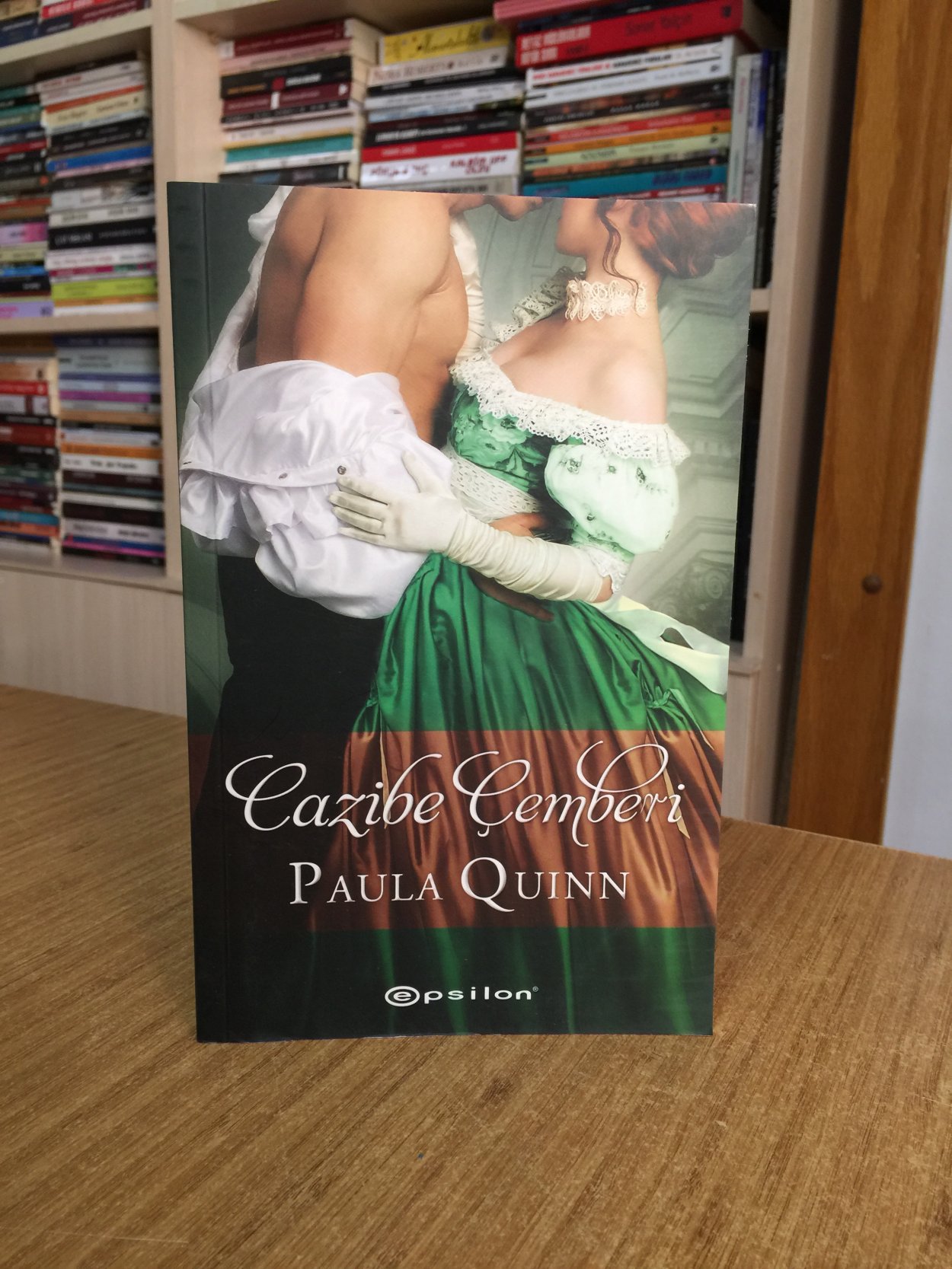 Cazibe Çemberi - Paula Quinn