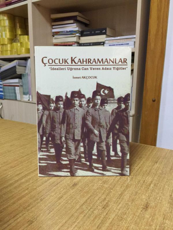 Çocuk Kahramanlar - İsmet Akçocuk