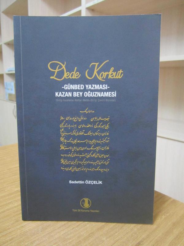 Dede Korkut Günbed Yazması Kazan Bey Oğuznamesi / Giriş - İnceleme - Notlar - Metin - Dil İçi Çeviri - Dizinler