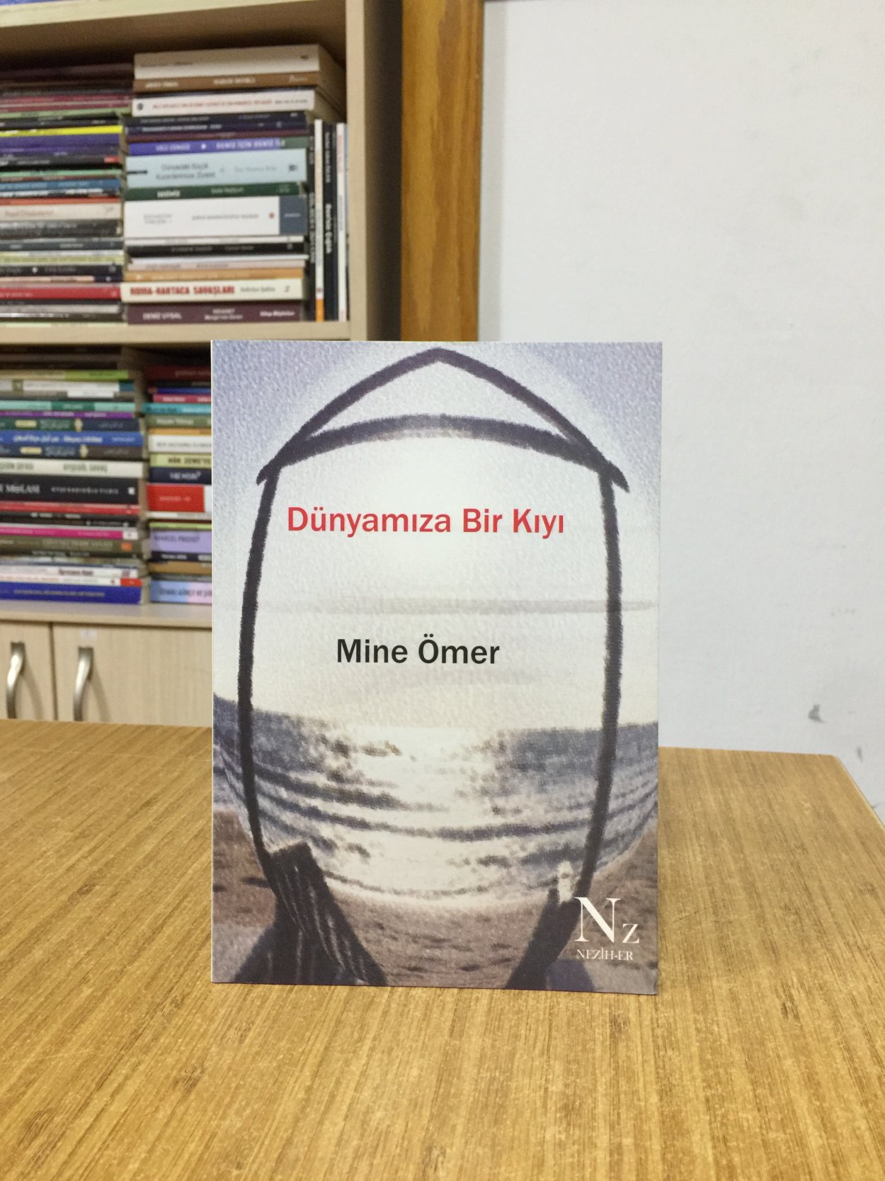 Dünyamıza Bir Kıyı - Mine Ömer