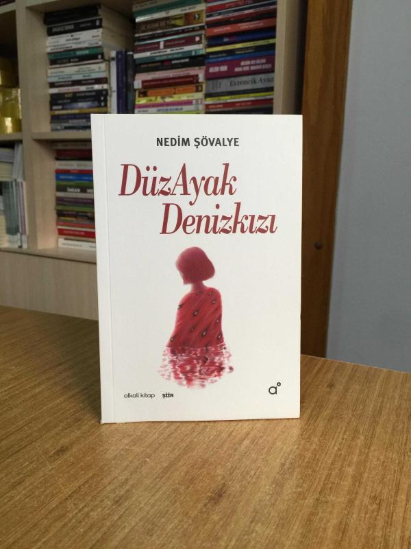 Düz Ayak Denizkızı - Nedim Şovalye