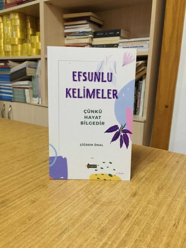 Efsunlu Kelimeler Çünkü Hayat Bilgedir - Çiğdem Önal [2.Baskı]