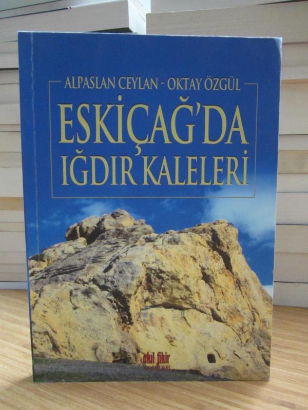 Eskiçağ'da Iğdır Kaleleri - Alpaslan Ceylan - Oktay Özgül
