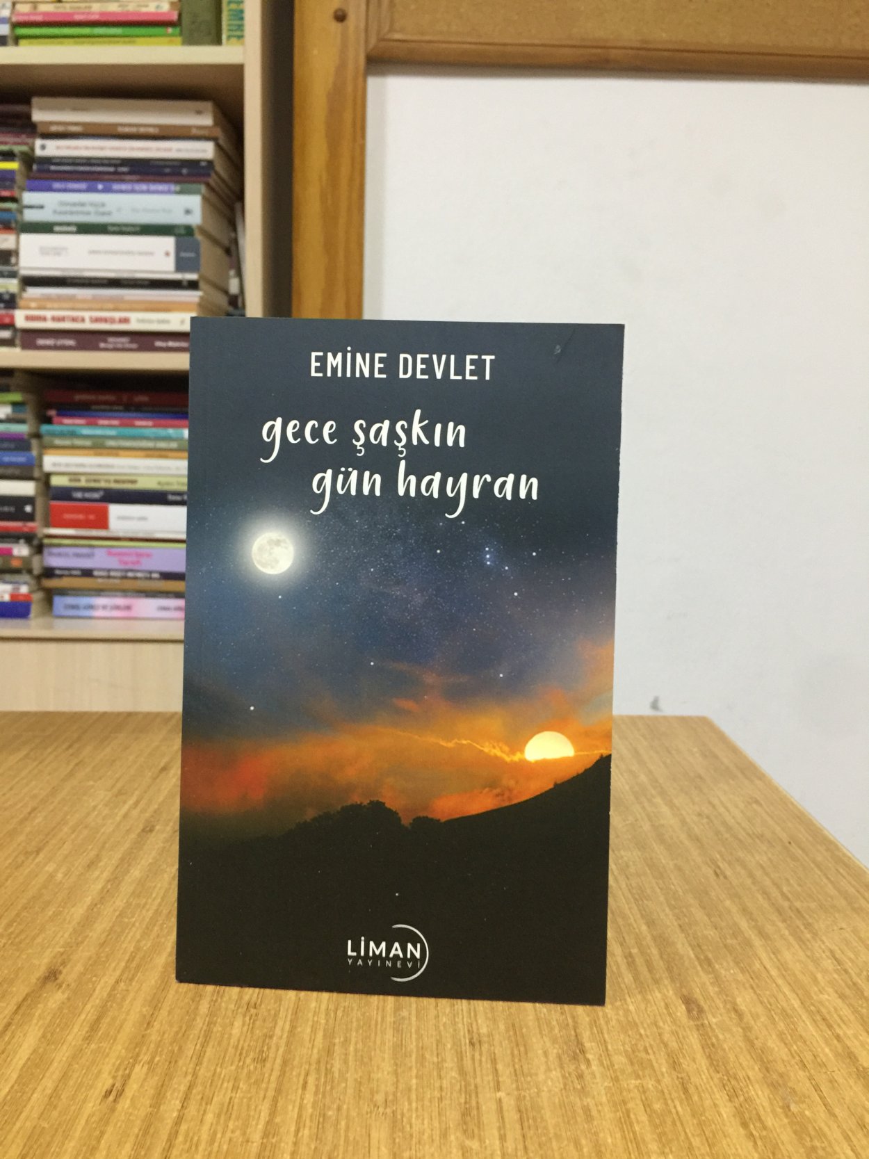 Gece Şaşkın Gün Hayran - Emine Devlet