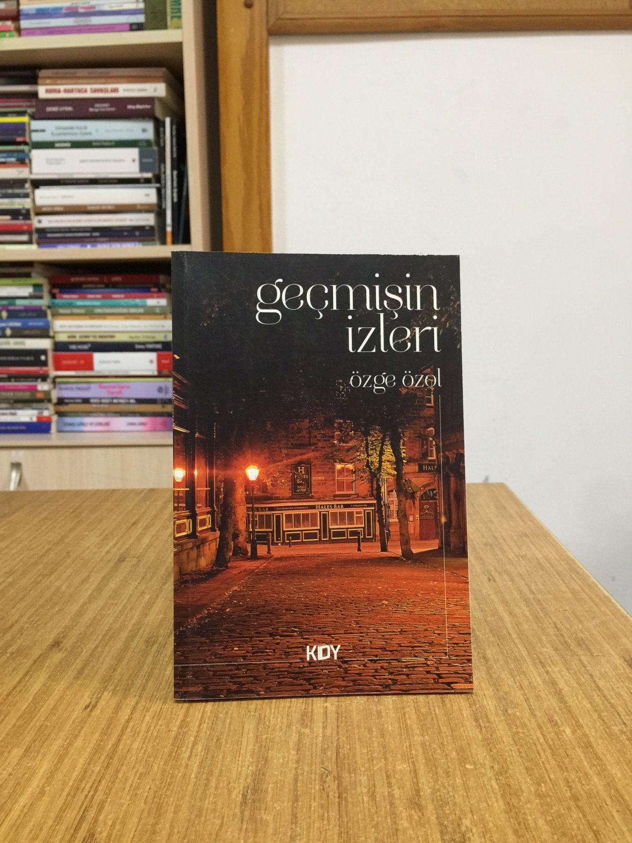 Geçmişin İzleri - Özge Özol