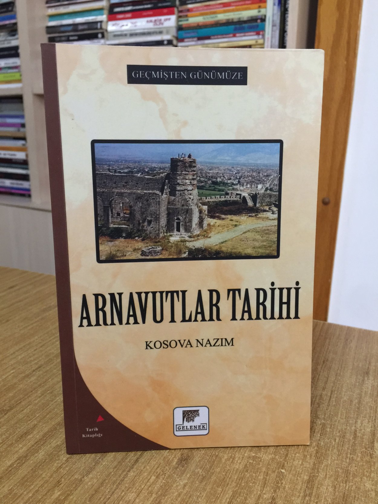 Geçmişten Günümüze Arnavutlar Tarihi - Kosova Nazım
