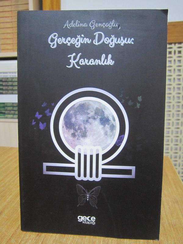 Gerçeğin Doğuşu Karanlık - Adelina Gençoğlu