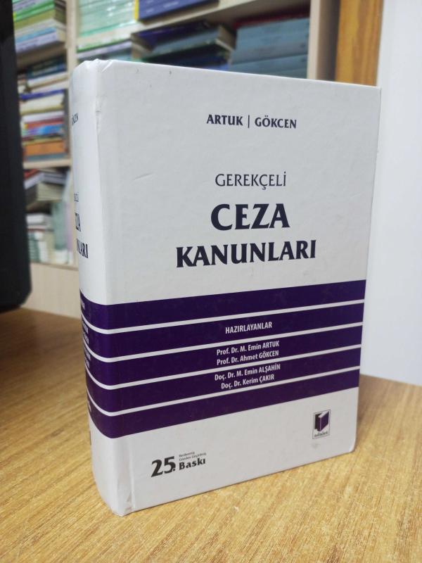 Gerekçeli Ceza Kanunları [25. Baskı - Ciltli] (Kapağı Ters Basılmış)
