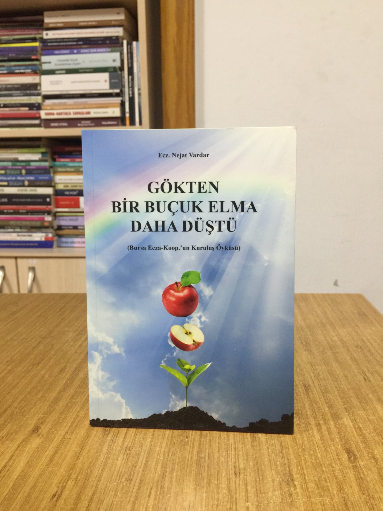 Gökten Bir Buçuk Elma Daha Düştü (Bursa Ecza-Koop.'un Kuruluş Öyküsü) - Ecz. Nejat Vardar