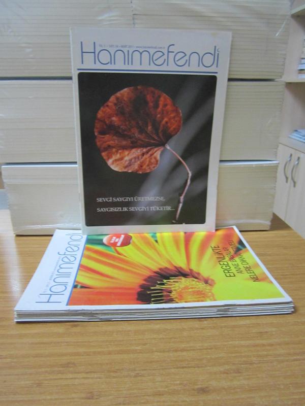 Hanımefendi Dergisi (Yeni Dünya Dergisi Eki) - 2011-2012 Yılları 10 Sayı TAKIM (Sayılar: 54-57-58-62-63-65-66-68-69-71)