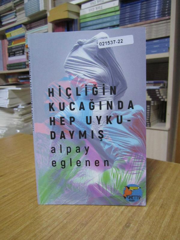 Hiçliğin Kucağında Hep Uykudaymış - Alpay Eglenen