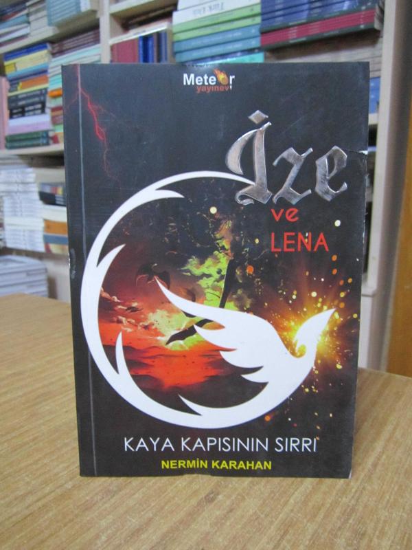 İze ve Lena Kaya Kapısının Sırrı - Nermin Karahan