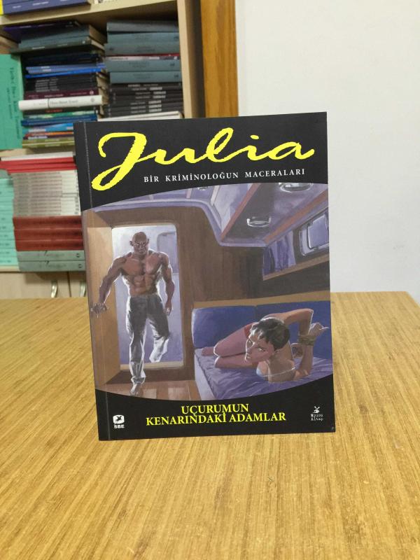 Julia 84. Cilt - Uçurumun Kenarındaki Adamlar - Bir Kriminoloğun Maceraları