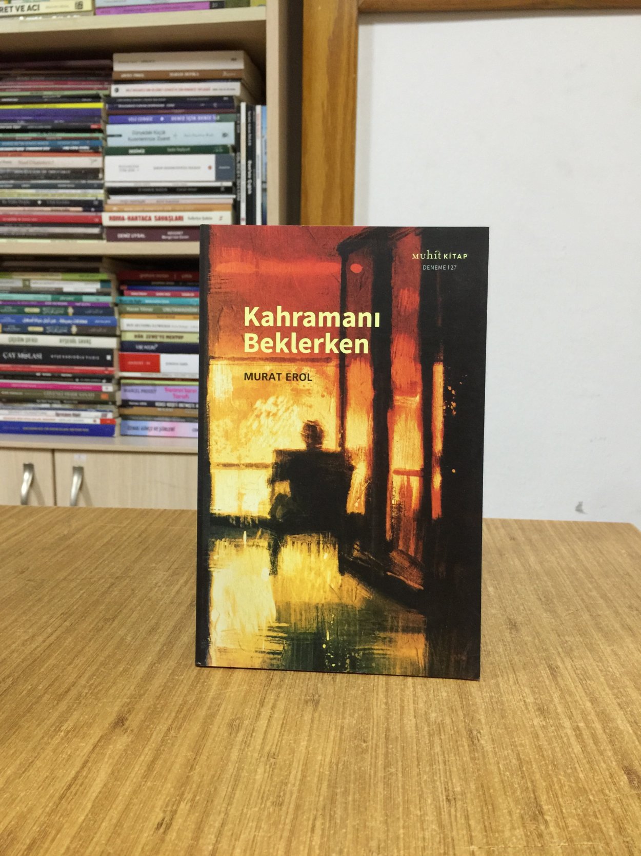 Kahramanı Beklerken - Murat Erol