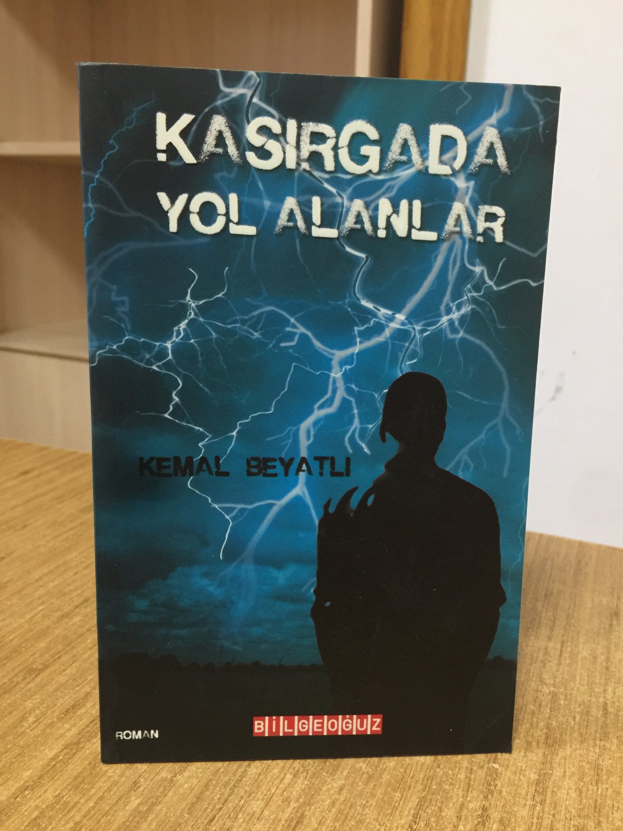 Kasırgada Yol Alanlar - Kemal Beyatlı