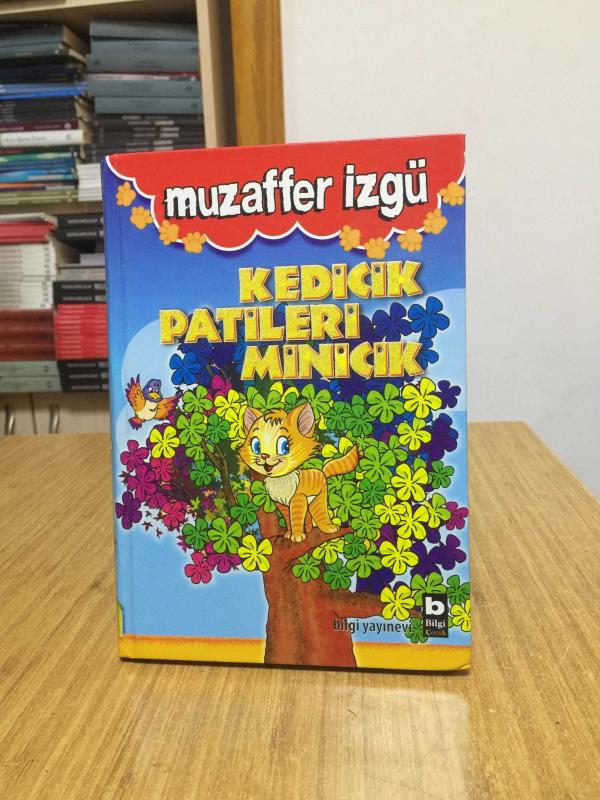 Kedicik Patileri Minicik - Muzaffer İzgü [Ciltli]