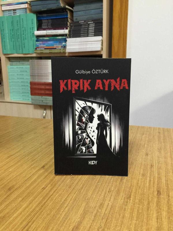 Kırık Ayna - Gülbiye Öztürk