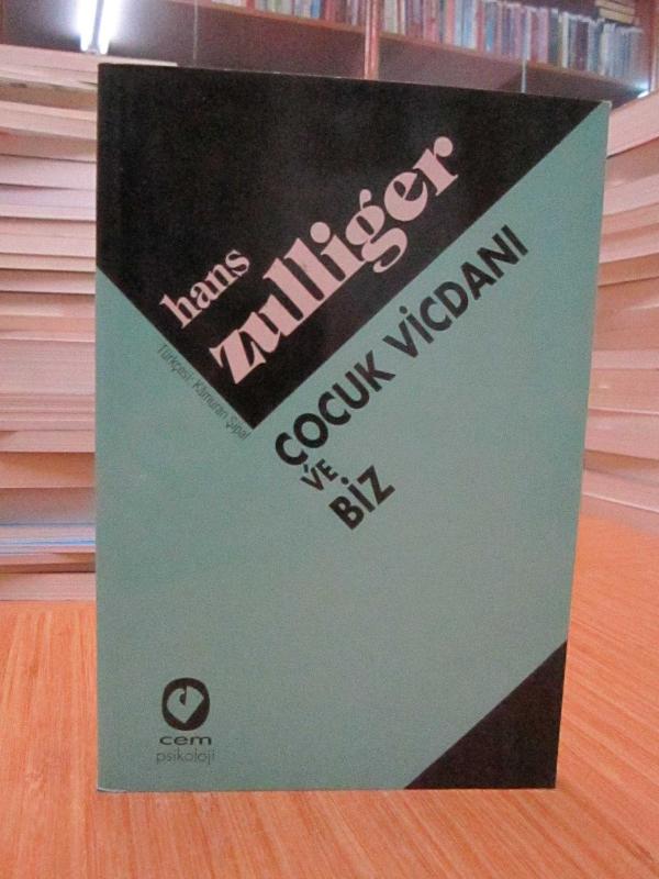 Kırk Kristal (Dini-Edebi-Milli-Tarihi Araştırma ve Düşünce Yazıları) [İmzalı]