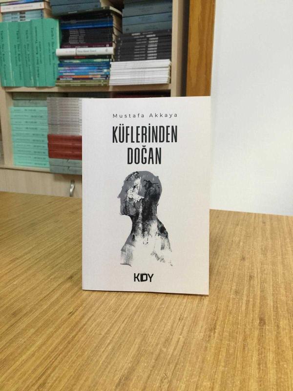 Küflerinden Doğan - Mustafa Akkaya