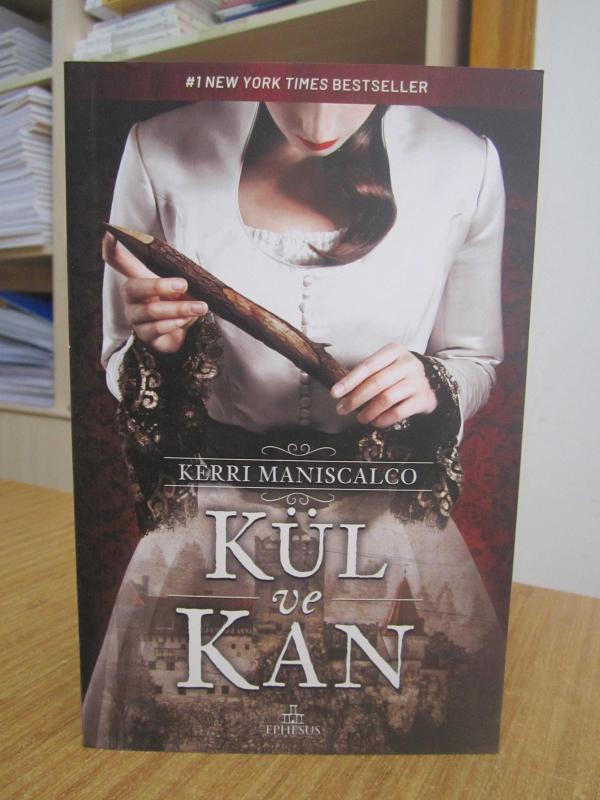 Kül ve Kan - Kerri Maniscalco ( Özgün Adı: Hunting Prince Dracula ) [Karton Kapak]