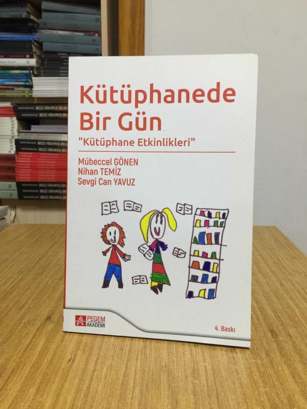 Kütüphanede Bir Gün Kütüphane Etkinlikleri [4.Baskı] - Mübeccel Gönen & Nihan Temiz & Sevgi Can Yavuz