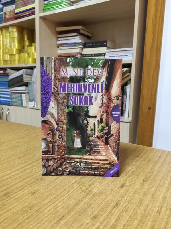 Merdivenli Sokak - Mine Dev