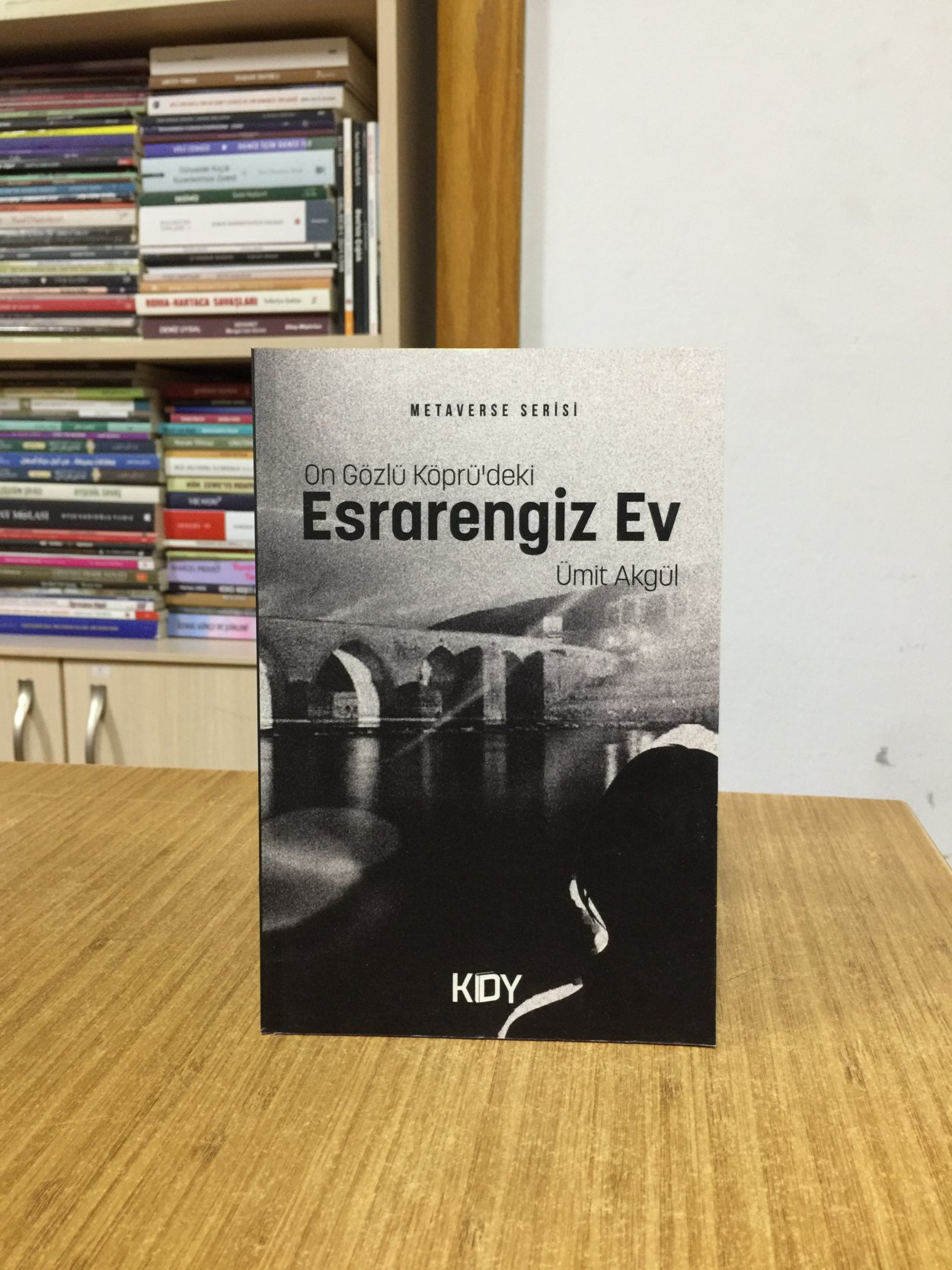 On Gözlü Köprü'deki Esrarengiz Ev - Ümit Akgül