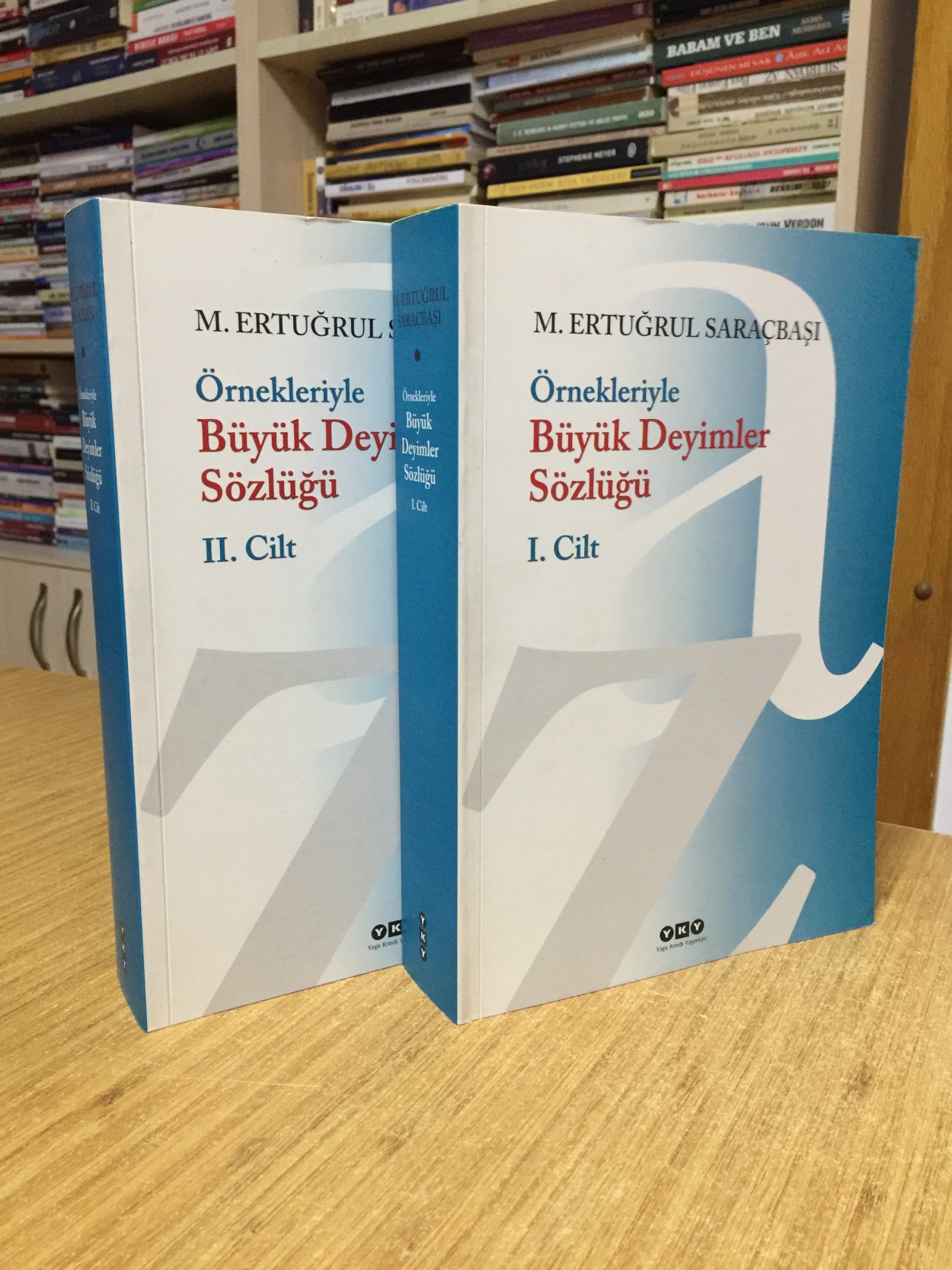 Örnekleriyle Büyük Deyimler Sözlüğü - M. Ertuğrul Saraçbaşı (2 CİLT TAKIM)