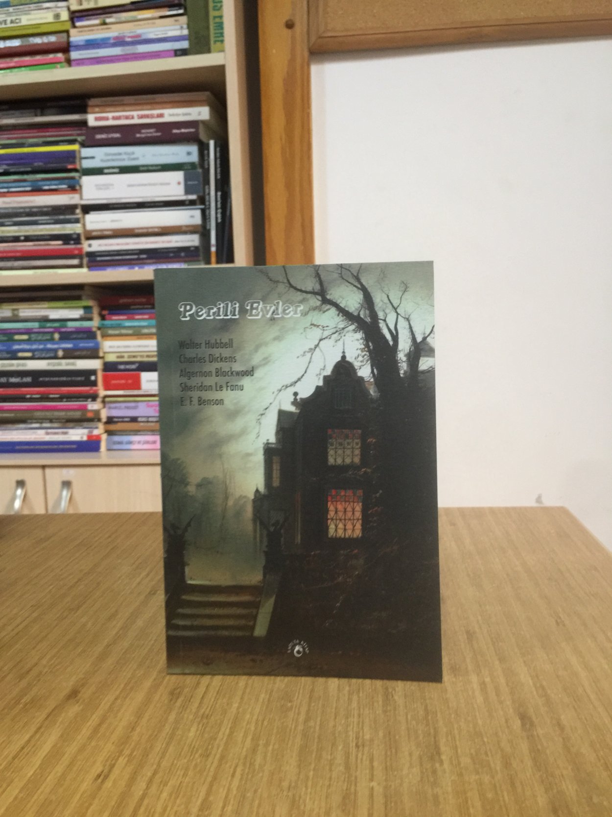 Perili Evler - Sheridan Le Fanu, Charles Dickens, Algernon Blackwood, E. F. Benson, Walter Hubbel