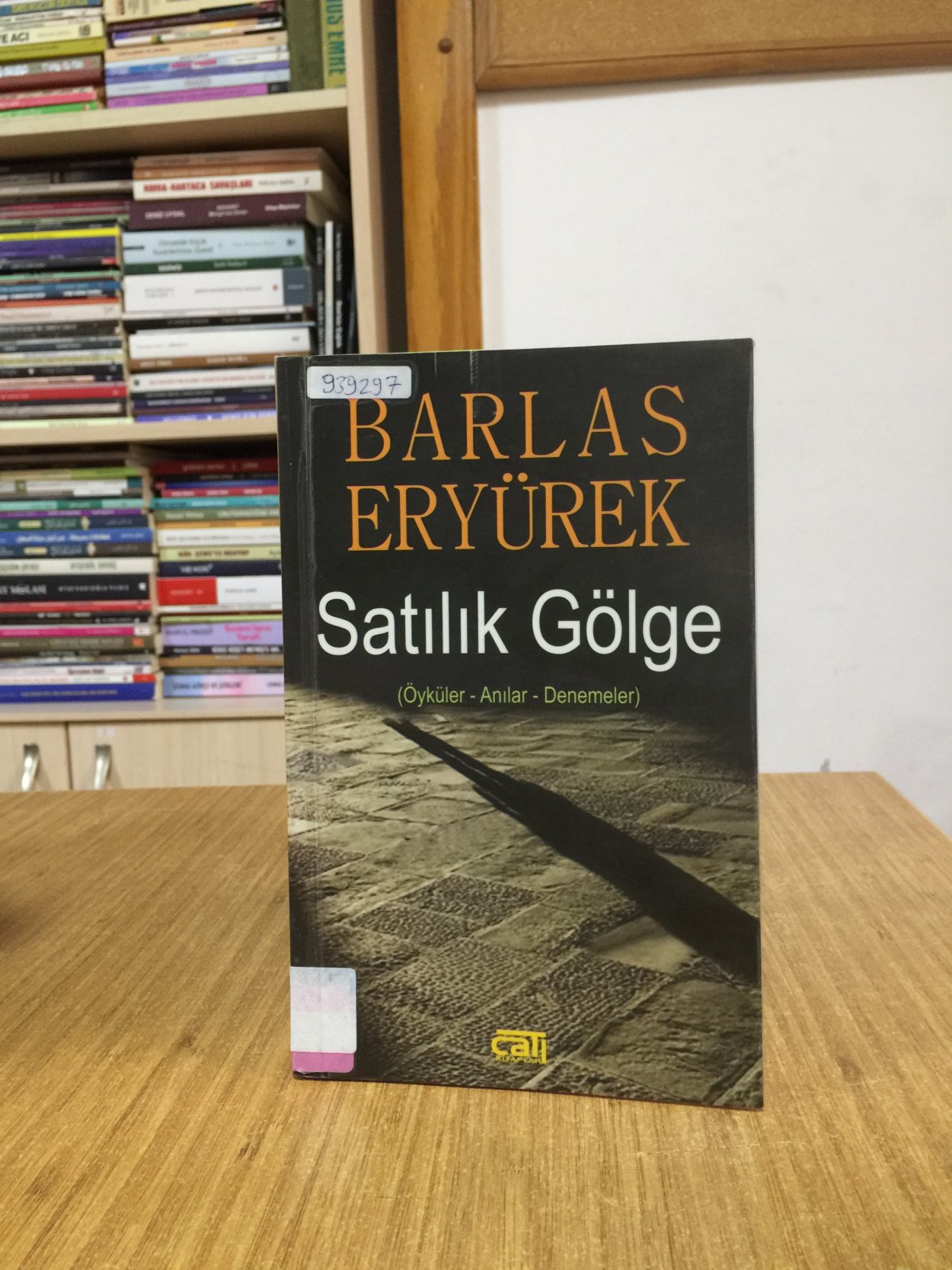 Satılık Gölge - Barlas Eryürek