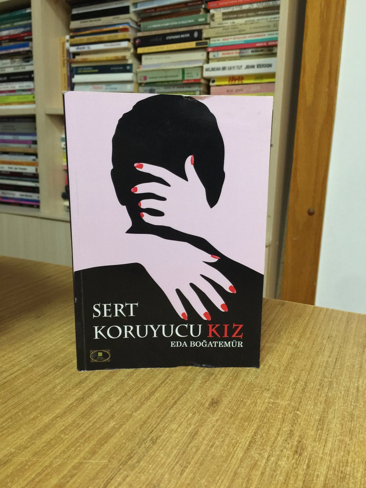 Sert Koruyucu Kız - Eda Boğatemür //