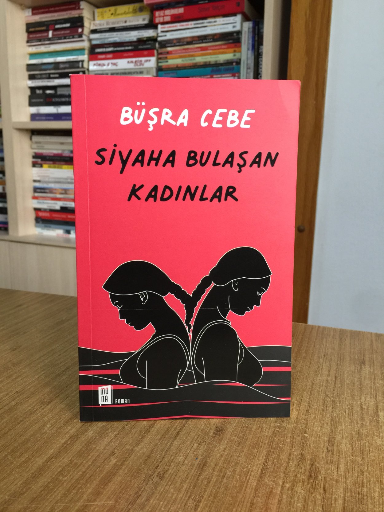 Siyaha Bulaşan Kadınlar - Büşra Cebe