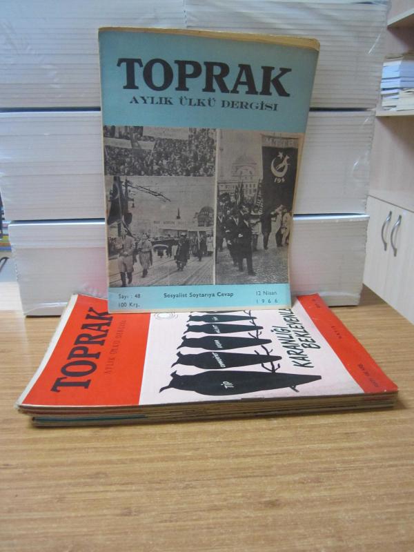 TOPRAK Aylık Ülkü Dergisi - 1966-1967 Yılları 11 Sayı TAKIM (Sayılar: 48, 49, 50, 51, 52, 53, 55, 56, 57/58, 59, 60) Darendelioğlu İlhan Egemen